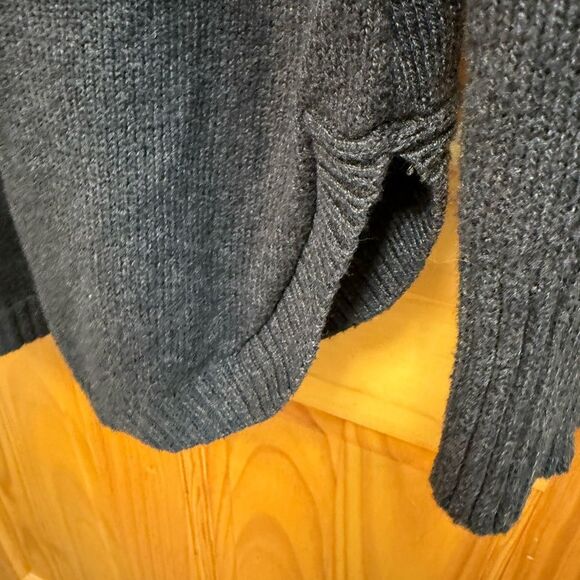 Old Navy size L pretty, cozy charcoal sweater - Picture 2 of 8